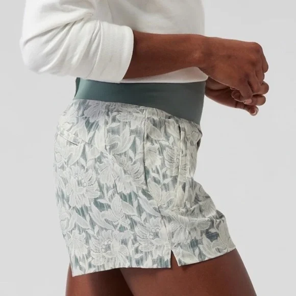 ATHLETA TREKKIE NORTH SHORT SZ 16 NWOT - Picture 2 of 14